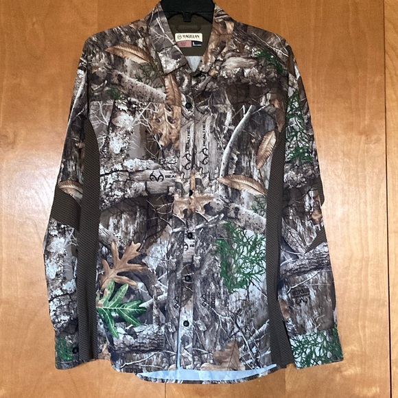 Ladies Magellan Outdoors Realtree Camo Shirt - Picture 1 of 8
